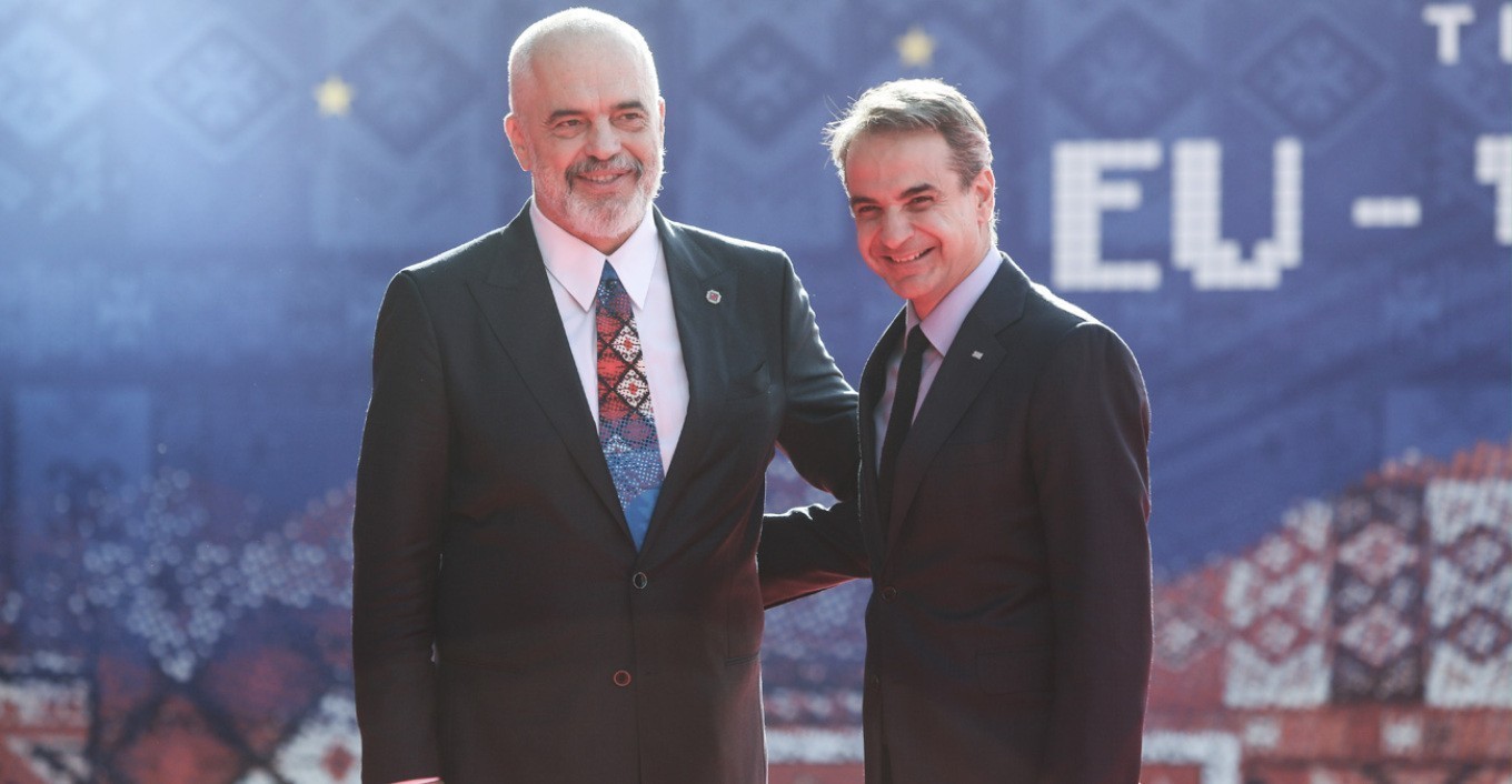 Φωτιές στην Ελλάδα: Οχήματα και πυροσβέστες στέλνει η Αλβανία – Η ανάρτηση Ράμα (tweet)