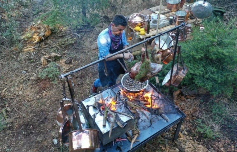 Μαγειρεύοντας στη φύση: Αυτοί είναι οι Έλληνες νομάδες της ανοιχτής κουζίνας