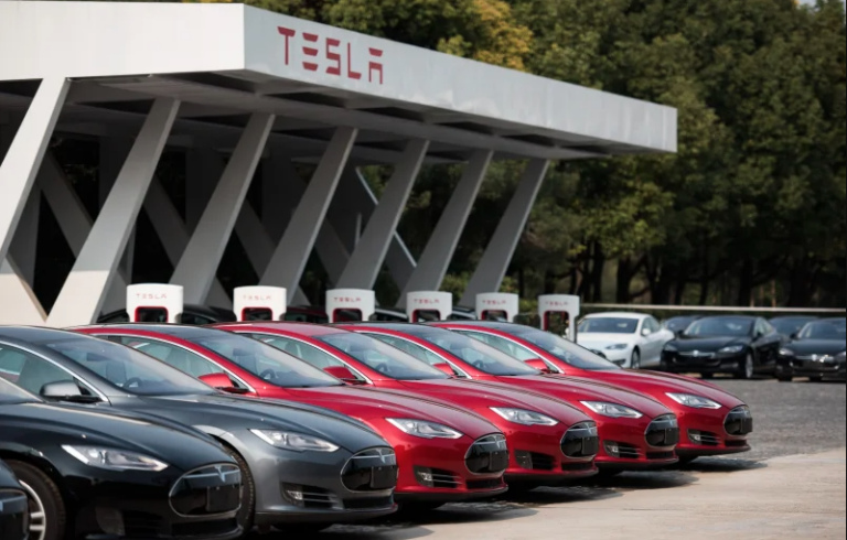 BofA: Κάτω από το μισό θα πέσει το μερίδιο αγοράς της Tesla μέχρι το 2026