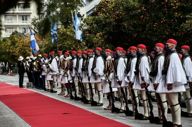 Οι Εύζωνες της Προεδρικής Φρουράς κλείνουν 154 χρόνια ζωής: Τα θρυλικά τσαρούχια, η δύσκολη εκπαίδευση και η στολή