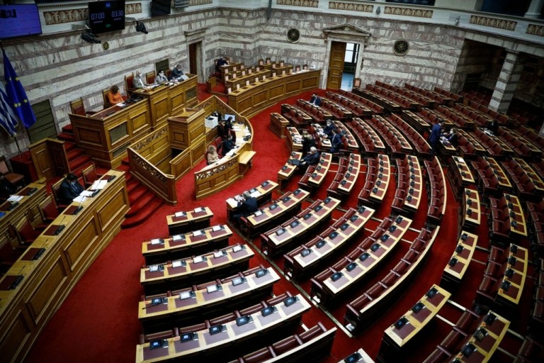 Oρκίζεται στις 11:00 η νέα Βουλή – Tι ακολουθεί