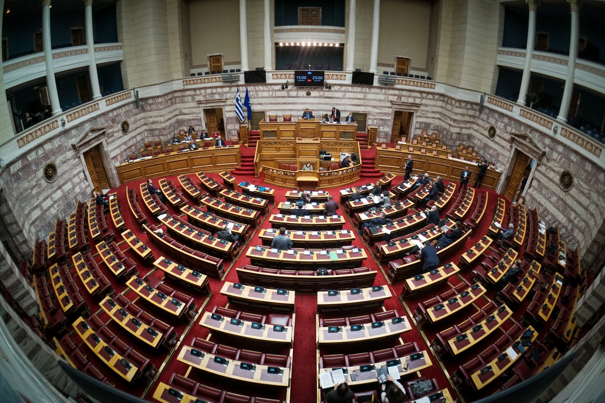 Βουλή: Στην ολομέλεια το σχέδιο νόμου για την δευτεροβάθμια περίθαλψη – Τι προβλέπει για τους γιατρούς τoυ ΕΣΥ