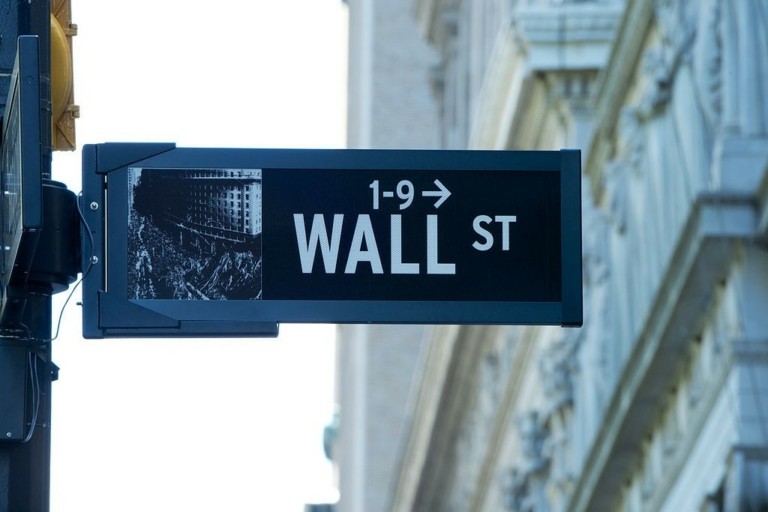 Ανησυχία στη Wall Street – Σε ελεύθερη πτώση οι μετοχές των PacWest και Western Alliance (upd)
