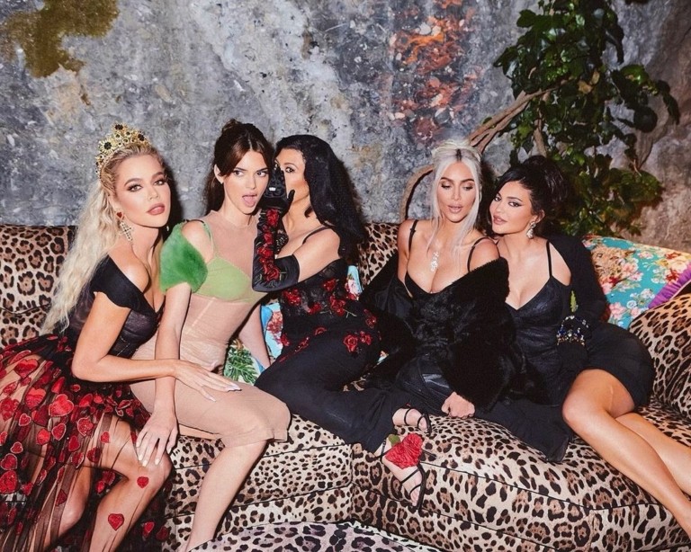 Αυτή είναι η αυτοκρατορία των Kardashians. Πέντε αδελφές και ένα ασύλληπτο success-story