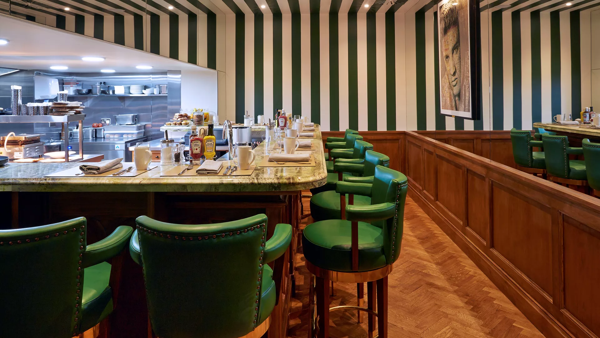 Φαντασίωση: Διαμονή στο κάστρο του Ασφορντ, μια σπάνια εμπειρία που θυμίζει το σίριαλ Downton Abbey