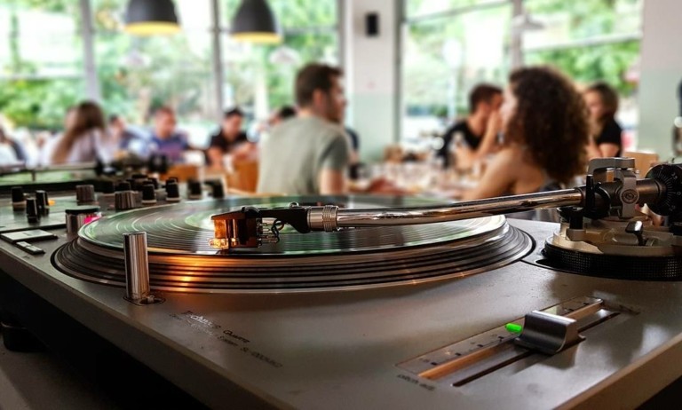 Οι λόγοι που κάνουν το Κουκάκι μία από τις πιο cool γειτονιές του κόσμου