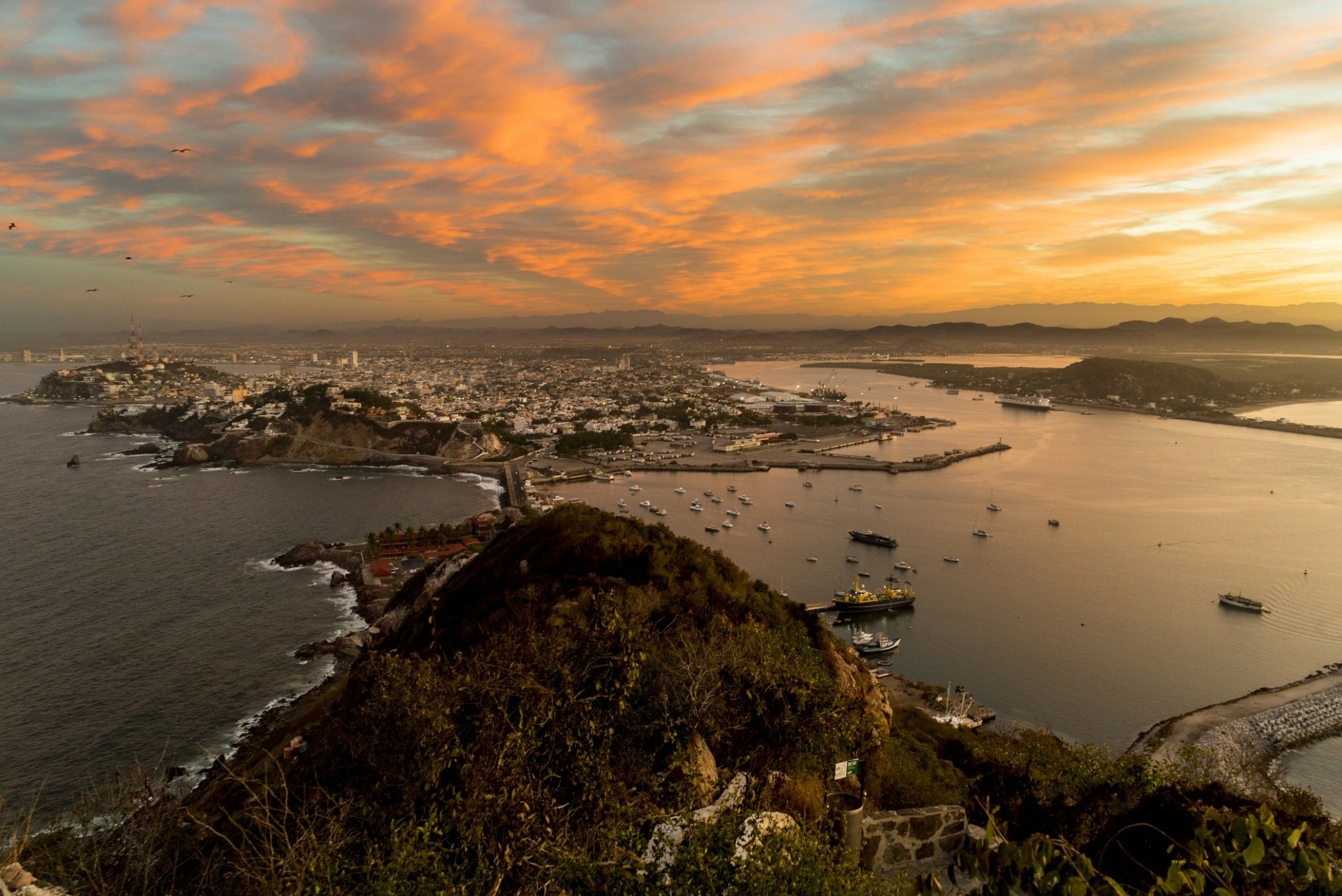 Ενα ταξίδι ζωής στην Παναμερικάνα των 48.000 χιλιομέτρων. Αλάσκα – Αργεντινή: Διασχίζοντας τη ραχοκοκαλιά του πλανήτη