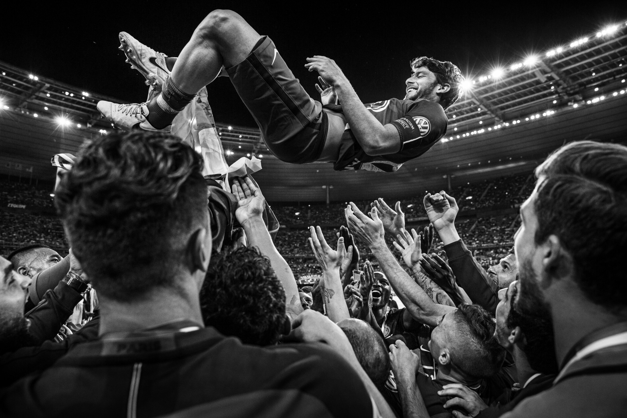 Στα άδυτα της Παρί Σεν Ζερμέν: Μέσι, Νεϊμάρ και Μπαπέ σε φωτογραφίες για πόστερ