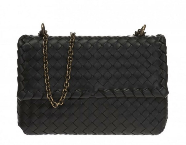 Οι βασιλικοί οίκοι και η χρυσή γκαρνταρόμπα τους – Πόσο κοστίζουν τα ρούχα, παπούτσια και αξεσουάρ των γαλαζοαίματων Οι βασιλικοί οίκοι και η χρυσή γκαρνταρόμπα τους – Πόσο κοστίζουν τα ρούχα, παπούτσια και αξεσουάρ των γαλαζοαίματων