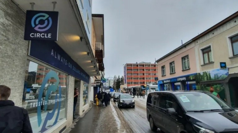 Η ηχηρή απουσία των εταιρειών crypto στο Νταβός (pics)