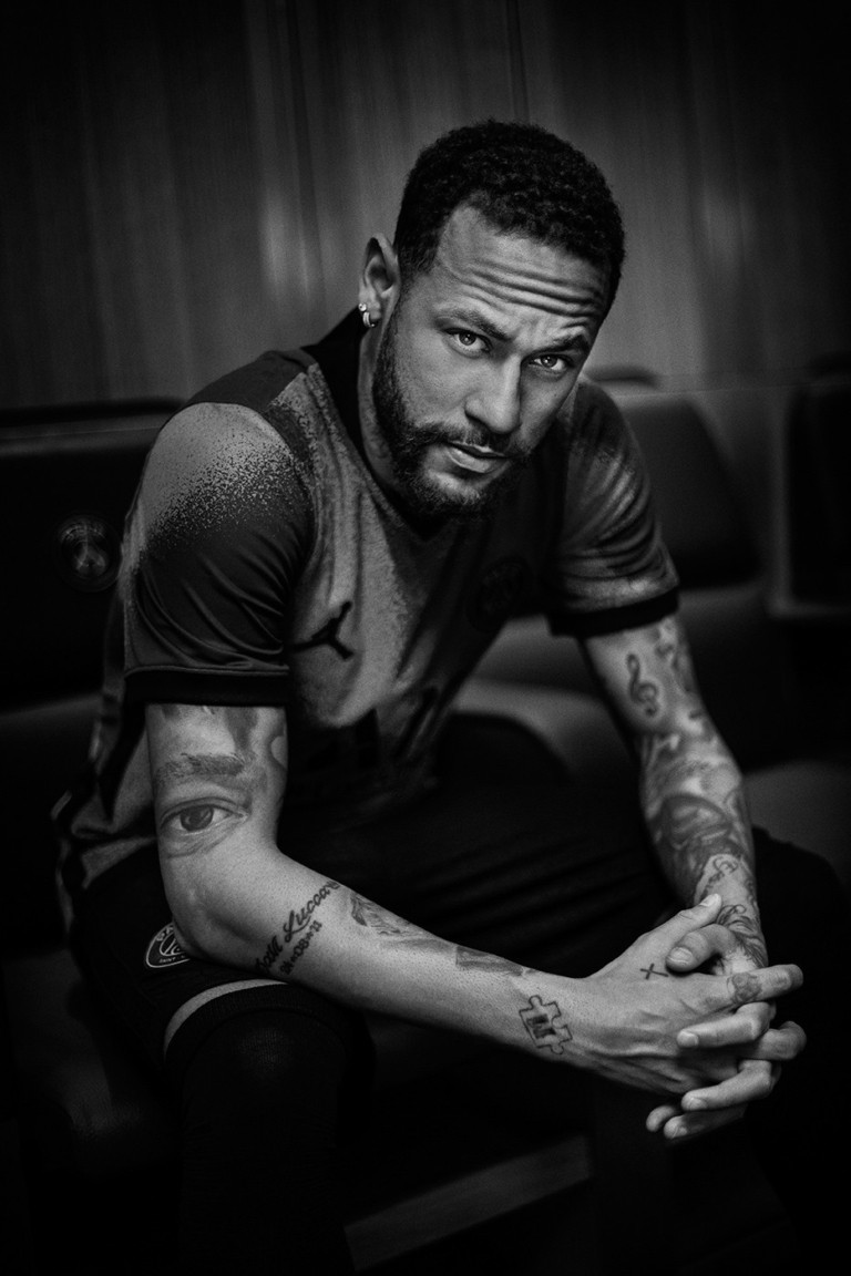 Στα άδυτα της Παρί Σεν Ζερμέν: Μέσι, Νεϊμάρ και Μπαπέ σε φωτογραφίες για πόστερ