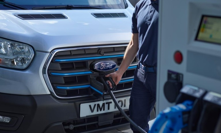 Μισοάδειο το ποτήρι για τις πωλήσεις αυτοκινήτων της Ford