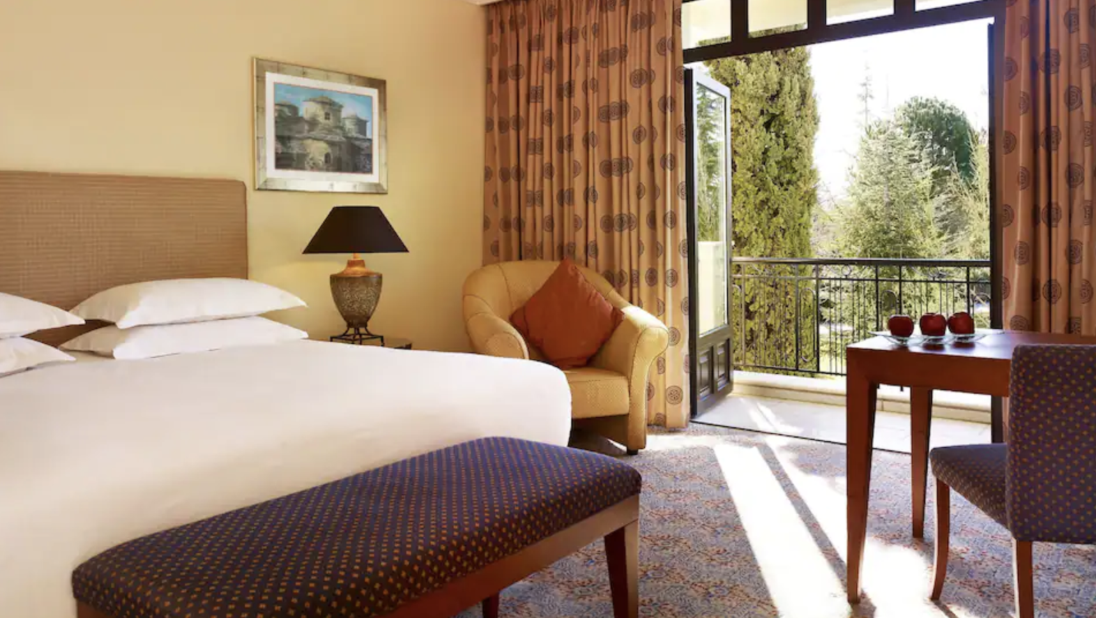 Πώς είναι να μένεις διαδοχικά σε 5 κορυφαία ξενοδοχεία της Θεσσαλονίκης – Αυτή είναι η εμπειρία