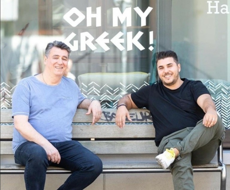 Νίκος & Άλεξ Σγουρός: Οι επιχειρηματίες που ταΐζουν με «greek souvlaki» το Νταβός (pics)