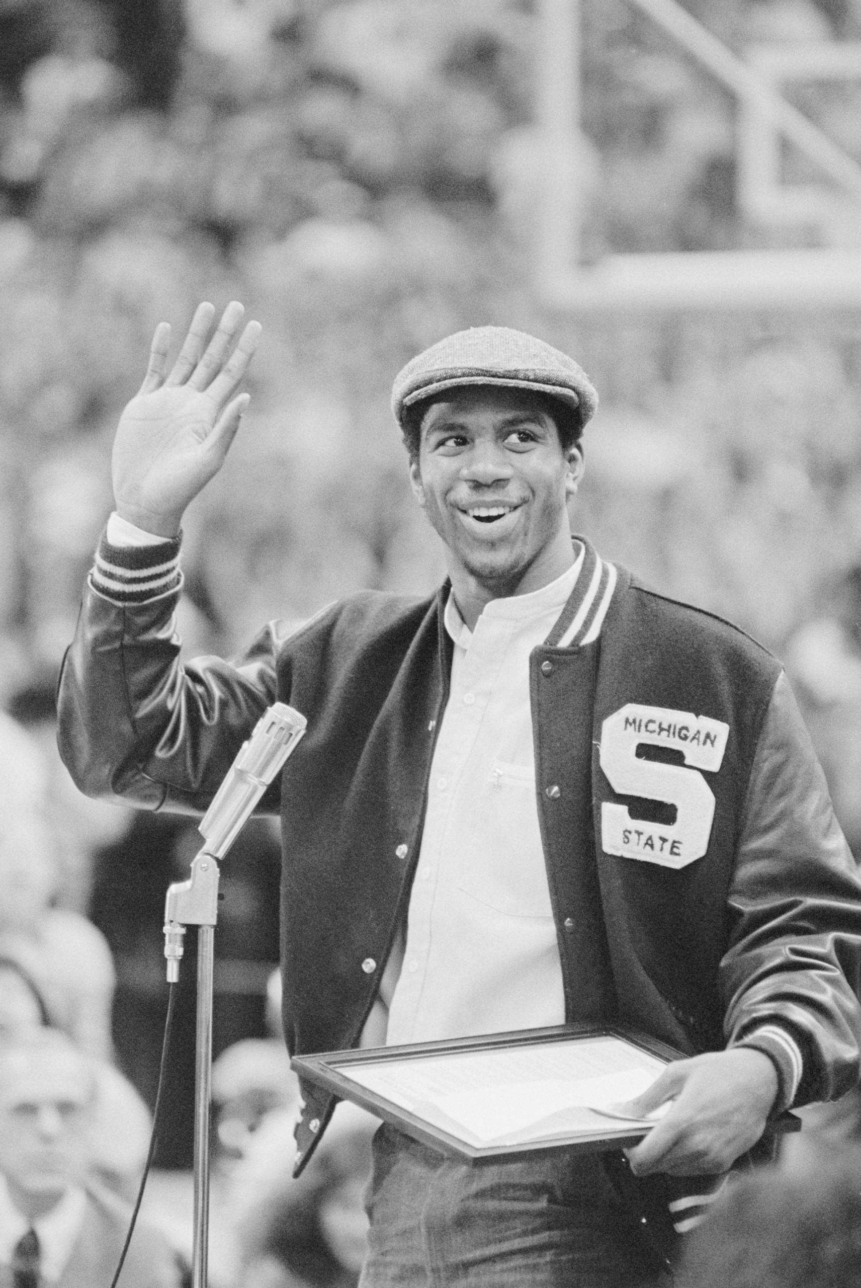 Ενα μπουφάν από τα πανεπιστήμια της ελίτ και τις συμμορίες του Μπρονξ γίνεται ξανά μόδα