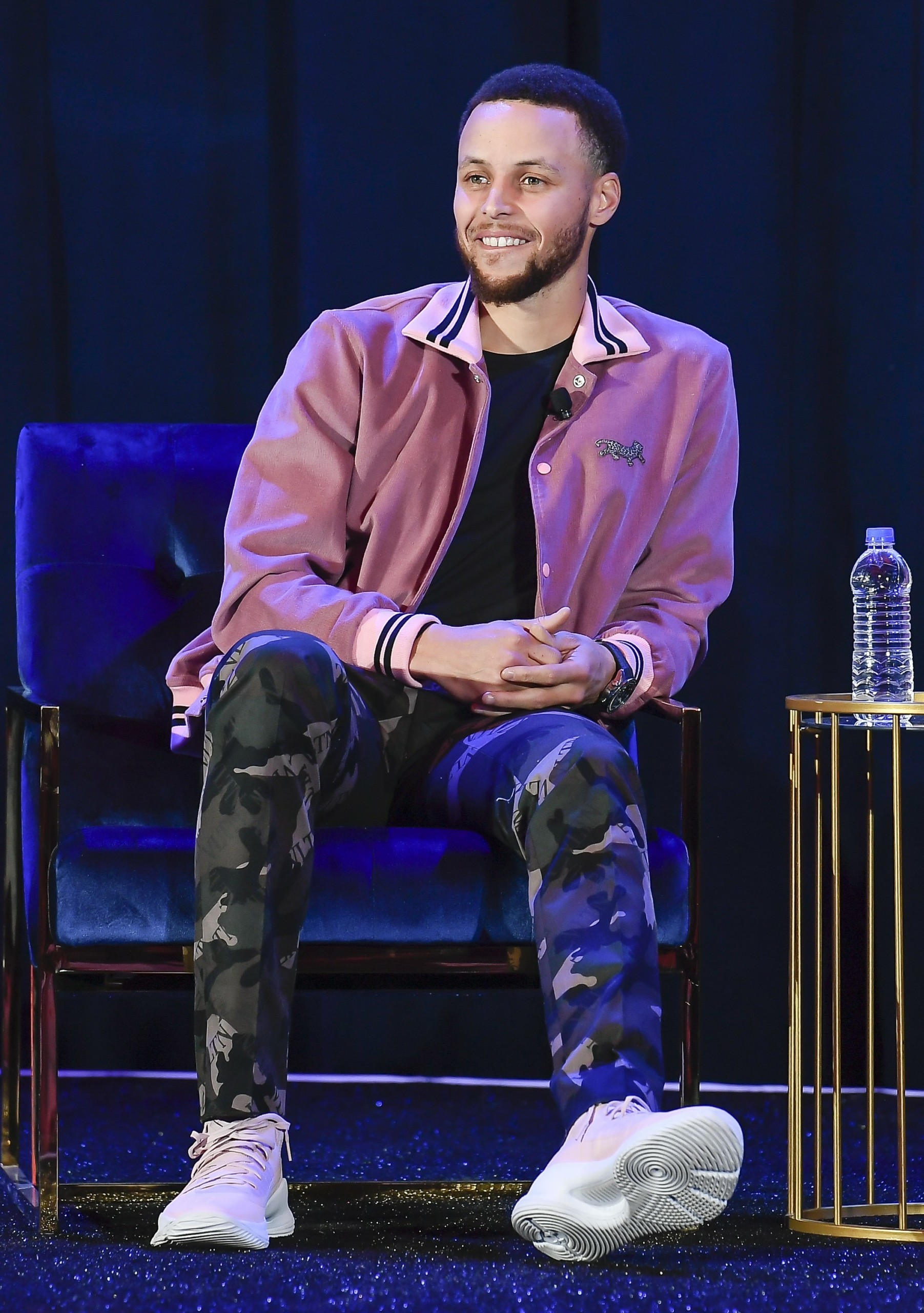 Ενα μπουφάν από τα πανεπιστήμια της ελίτ και τις συμμορίες του Μπρονξ γίνεται ξανά μόδα