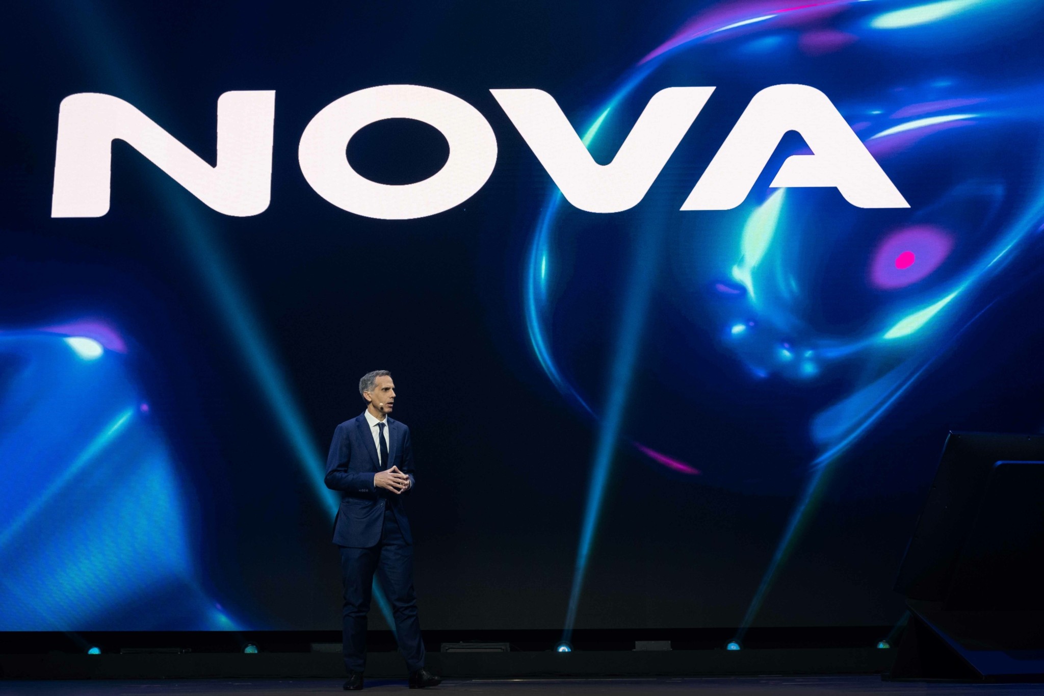 Nova: Η ενοποίηση με τη Wind φέρνει νέες προσφορές κινητής, internet και ψυχαγωγίας (pics)