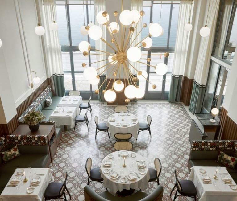 Πώς είναι να μένεις διαδοχικά σε 5 κορυφαία ξενοδοχεία της Θεσσαλονίκης – Αυτή είναι η εμπειρία