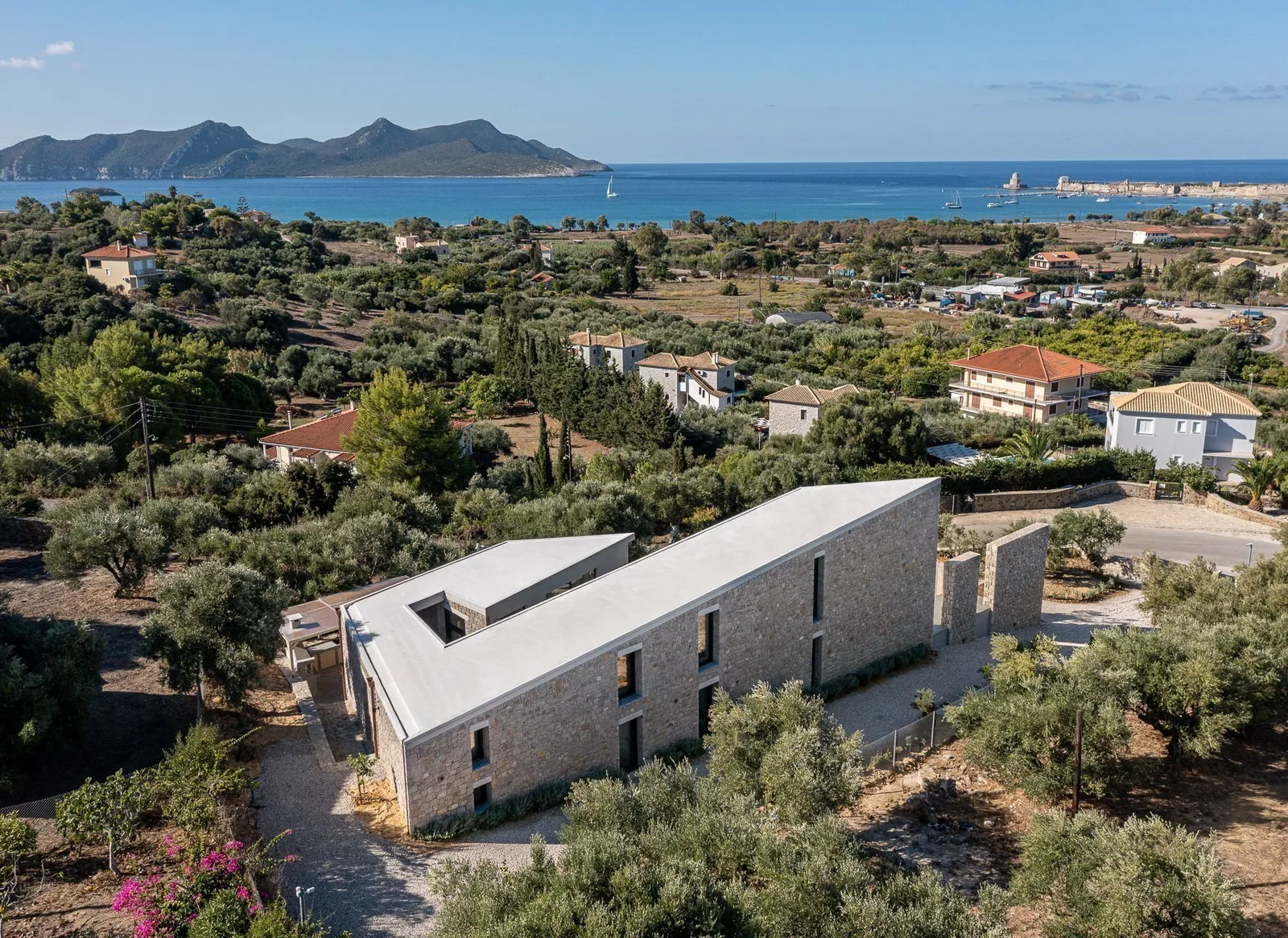 Πώς η Μεσσηνία έγινε γη πολυτελούς real estate – 8 εντυπωσιακά σπίτια υψηλού design δίπλα στη θάλασσα