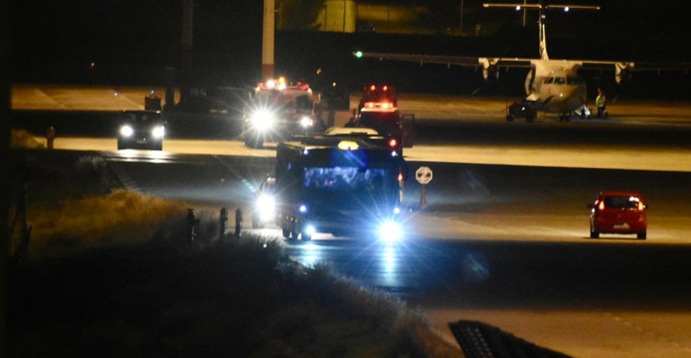 Ryanair: Ψευδείς απειλές για βόμβα – Εκκενώθηκε το αεροσκάφος στο «Ελευθέριος Βενιζέλος» (pics+vid)