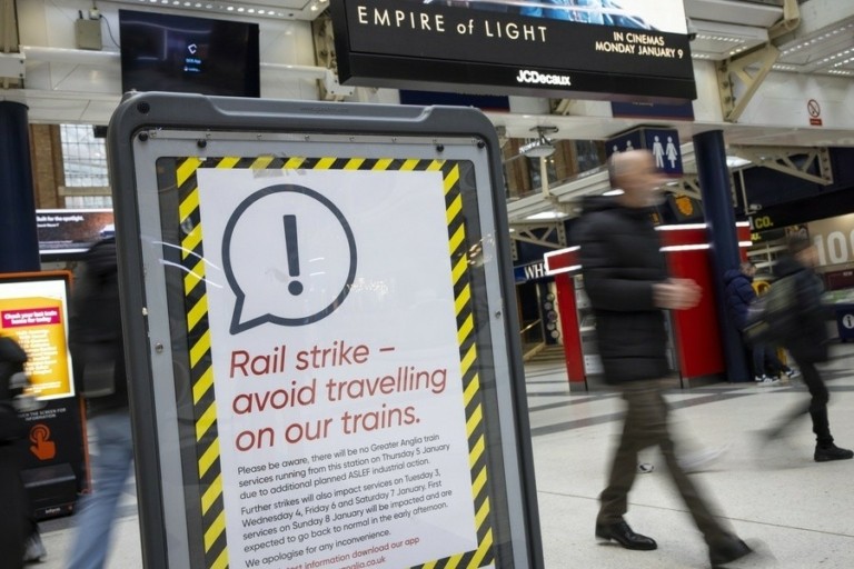 Νέες απεργίες στους σιδηροδρόμους της Βρετανίας – Τι ζητούν οι οδηγοί