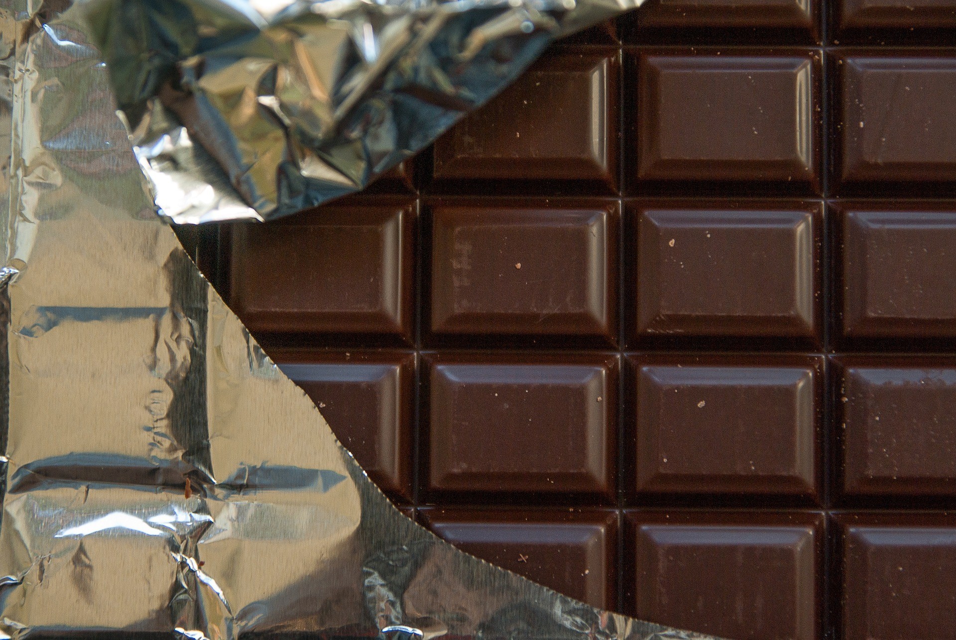 Έρευνα: Τι συμβαίνει με τις μαύρες σοκολάτες – Ποιες βρέθηκαν με υψηλά ποσοστά μόλυβδου και καδμίου
