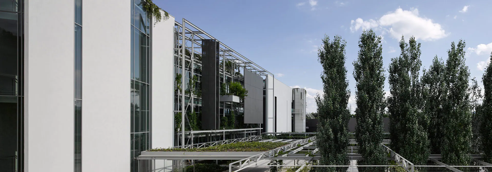 Το νέο εργοστάσιο της Prada είναι ένα πράσινο έργο Τέχνης στην καρδιά της Τοσκάνης