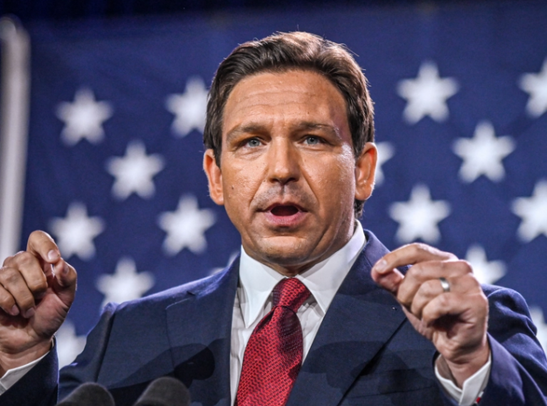 Aποχωρεί και ο Ρον ΝτεΣάντις από την κούρσα για το χρίσμα των Ρεπουμπλικάνων – Στηρίζει Τραμπ