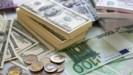 «Πόλεμο» νομισμάτων πυροδοτεί η απόκλιση μεταξύ Fed και ΕΚΤ στα επιτόκια – Η πρόβλεψη για parity δολαρίου με το ευρώ