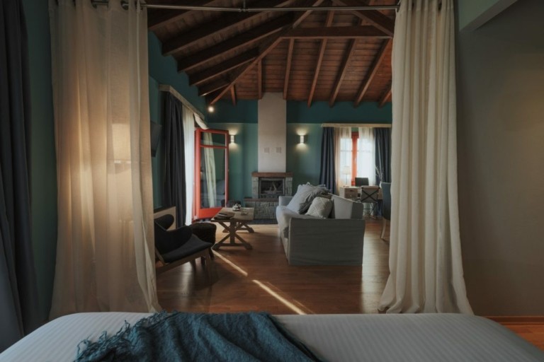 Δωμάτιο με Θέα: Η Master Suite του Rouista Tzoumerka Resort