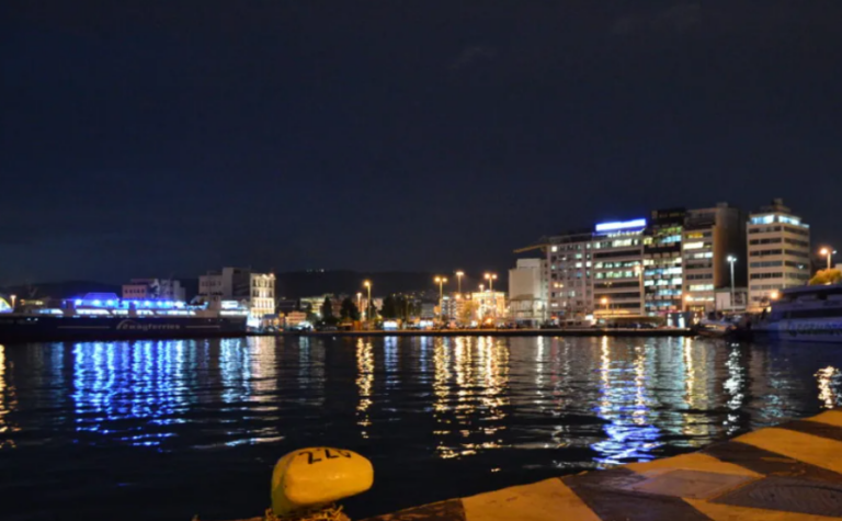 Aπαγορευτικό απόπλου: Κανονικά τα δρομολόγια των πλοίων στο λιμάνι Πειραιά