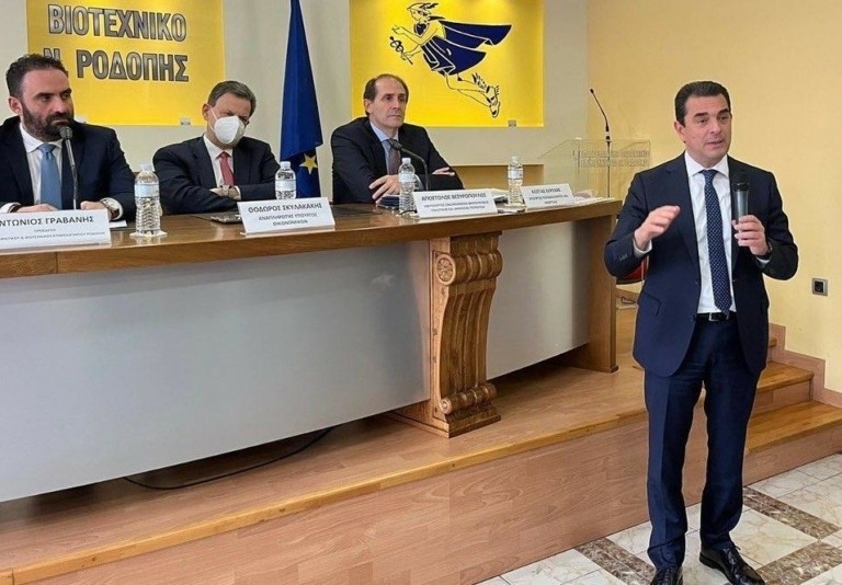 Σκρέκας από τη Θράκη: Το σχέδιο της Κυβέρνησης για θωράκιση σε καταναλωτές, επιχειρήσεις, αγρότες