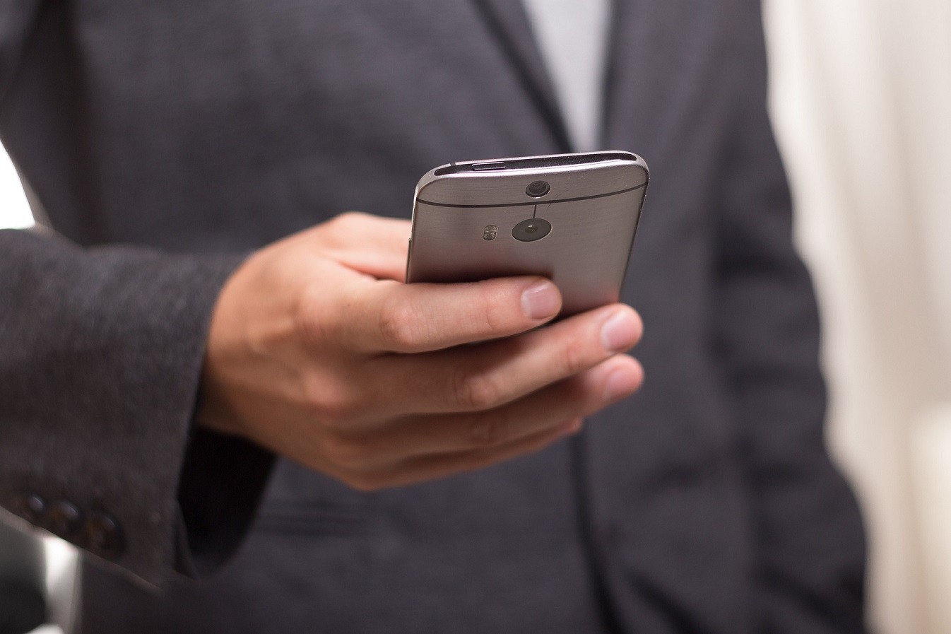 Ψηφιακή αποτοξίνωση: Εταιρεία σας δίνει 10.000 δολ. για να μείνετε έναν μήνα χωρίς κινητό
