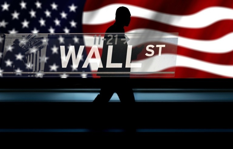 Σε θετικό έδαφος η Wall Street – Ράλι αντίδρασης στις περιφερειακές τράπεζες (upd)