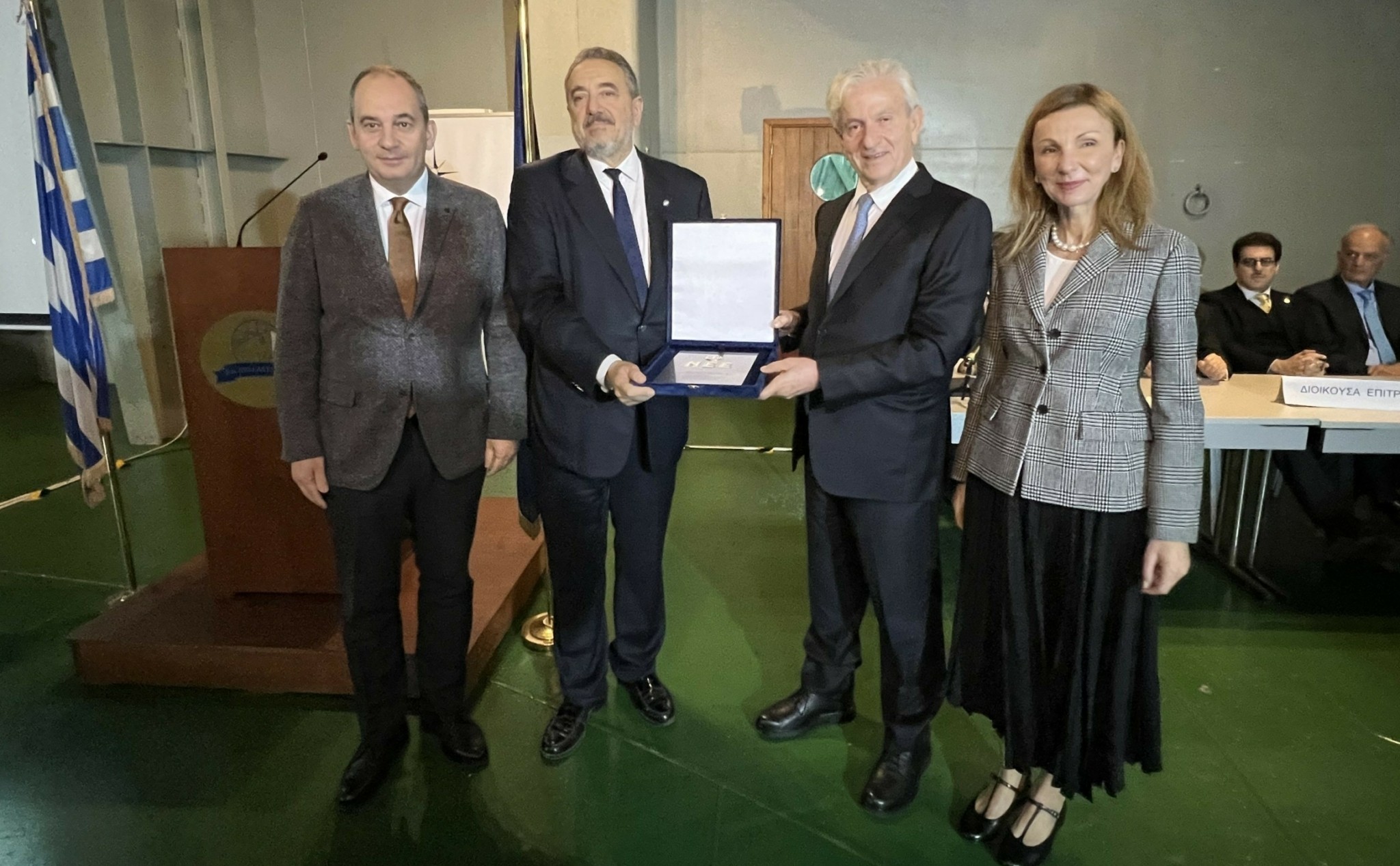 Θεόδωρος Βενιάμης: Το ΝΕΕ τον τίμησε για την προσφορά του ως πρόεδρο της Ένωσης Ελλήνων Εφοπλιστών (pic)