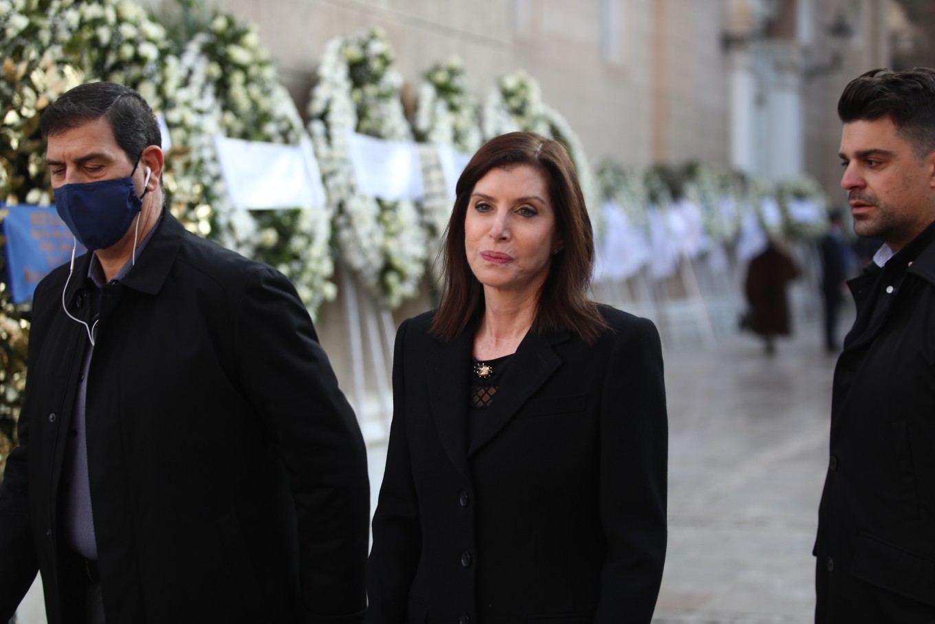 Στο παρεκκλήσι της Μητρόπολης για την κηδεία του τέως Βασιλιά Κωνσταντίνου η Άννα Μισέλ Ασημακοπούλου