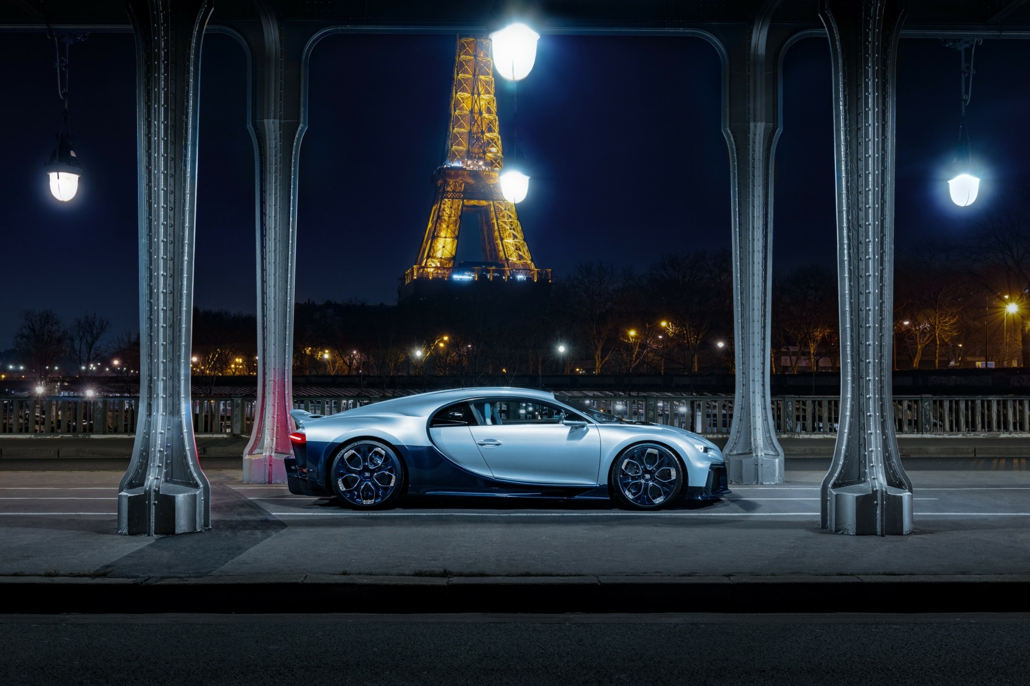 Η μία και μοναδική ολοκαίνουργια Bugatti με τον θρυλικό κινητήρα των 1.500 ίππων πουλήθηκε στην πιο ακριβή τιμή στην ιστορία