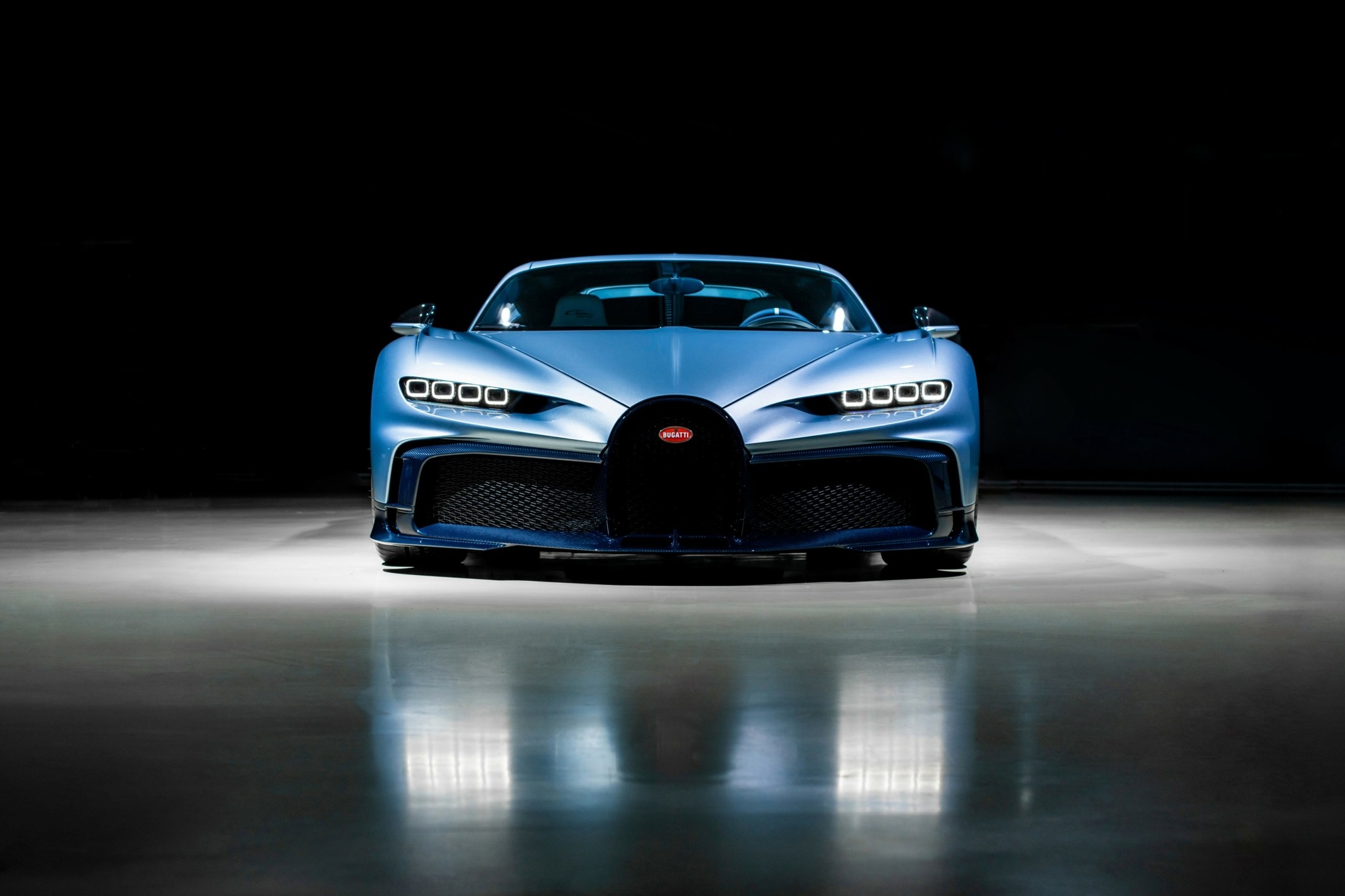 Η μία και μοναδική ολοκαίνουργια Bugatti με τον θρυλικό κινητήρα των 1.500 ίππων πουλήθηκε στην πιο ακριβή τιμή της ιστορίας