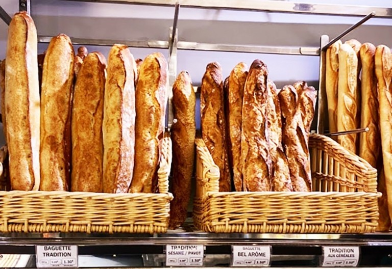 Οι φούρνοι που δημιουργούν τάσεις – Η τέχνη του ψωμιού και οι ουρές για τα λαχταριστά γλυκά