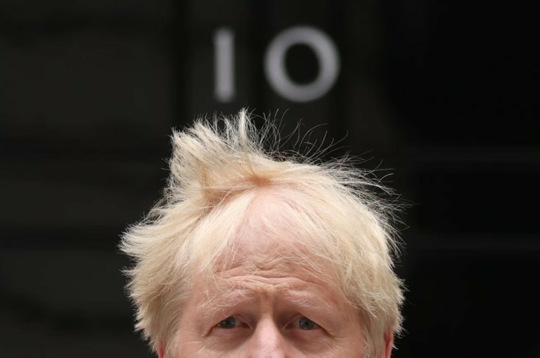 Politico: Πώς η αποχώρηση του Τζόνσον έθεσε τα θεμέλια για την επίτευξη του Συμφώνου της Β. Ιρλανδίας