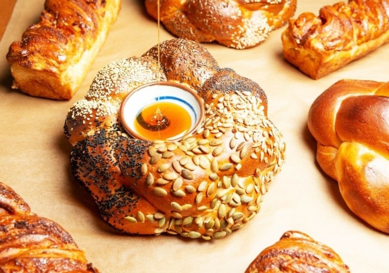 Οι φούρνοι που δημιουργούν τάσεις – Η τέχνη του ψωμιού και οι ουρές για τα λαχταριστά γλυκά