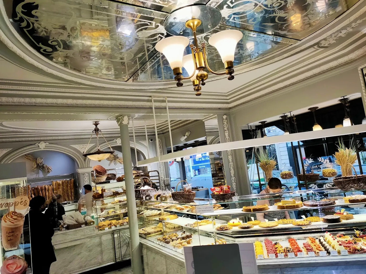 Οι φούρνοι που δημιουργούν τάσεις – Η τέχνη του ψωμιού και οι ουρές για τα λαχταριστά γλυκά