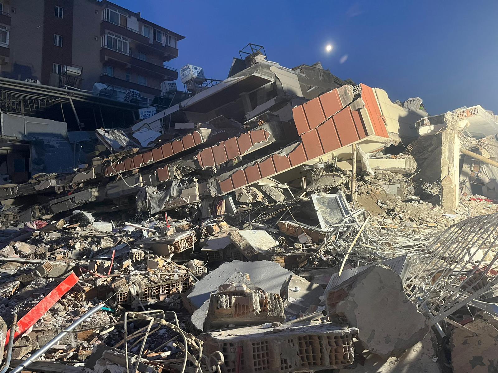 Σεισμός στην Τουρκία: Ένα 6χρονο κορίτσι και μια 70χρονη διασώθηκαν ύστερα από 178 ώρες στα συντρίμια