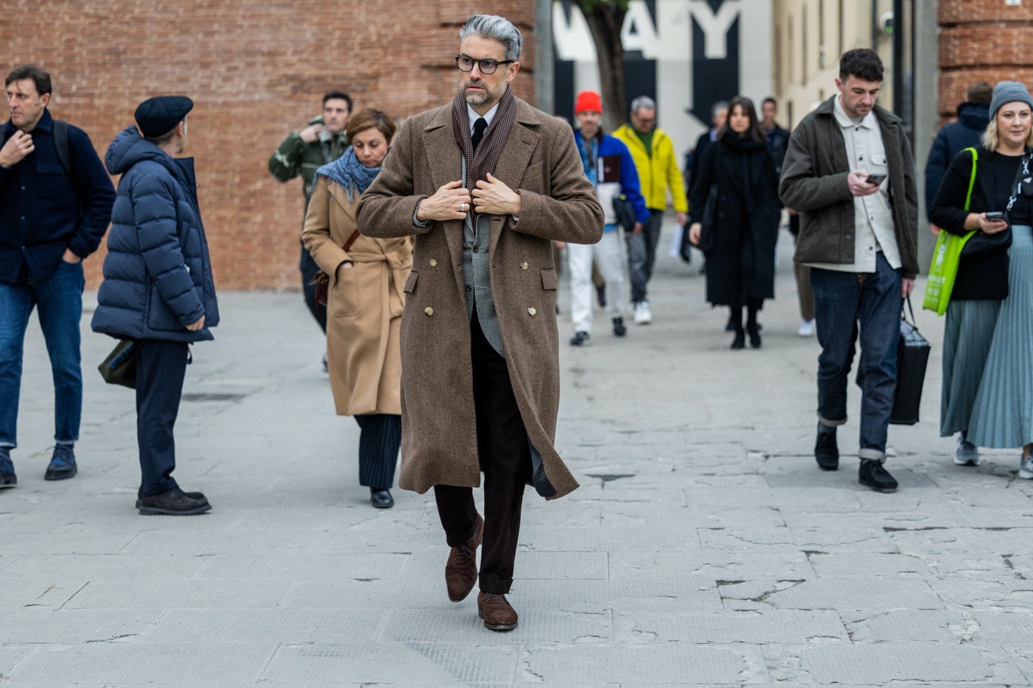 Αυτή είναι η γιορτή του ανδρικού στυλ – Τα πιο “ψαγμένα” και εκκεντρικά ντυσίματα που κάνουν τον γύρο του κόσμου