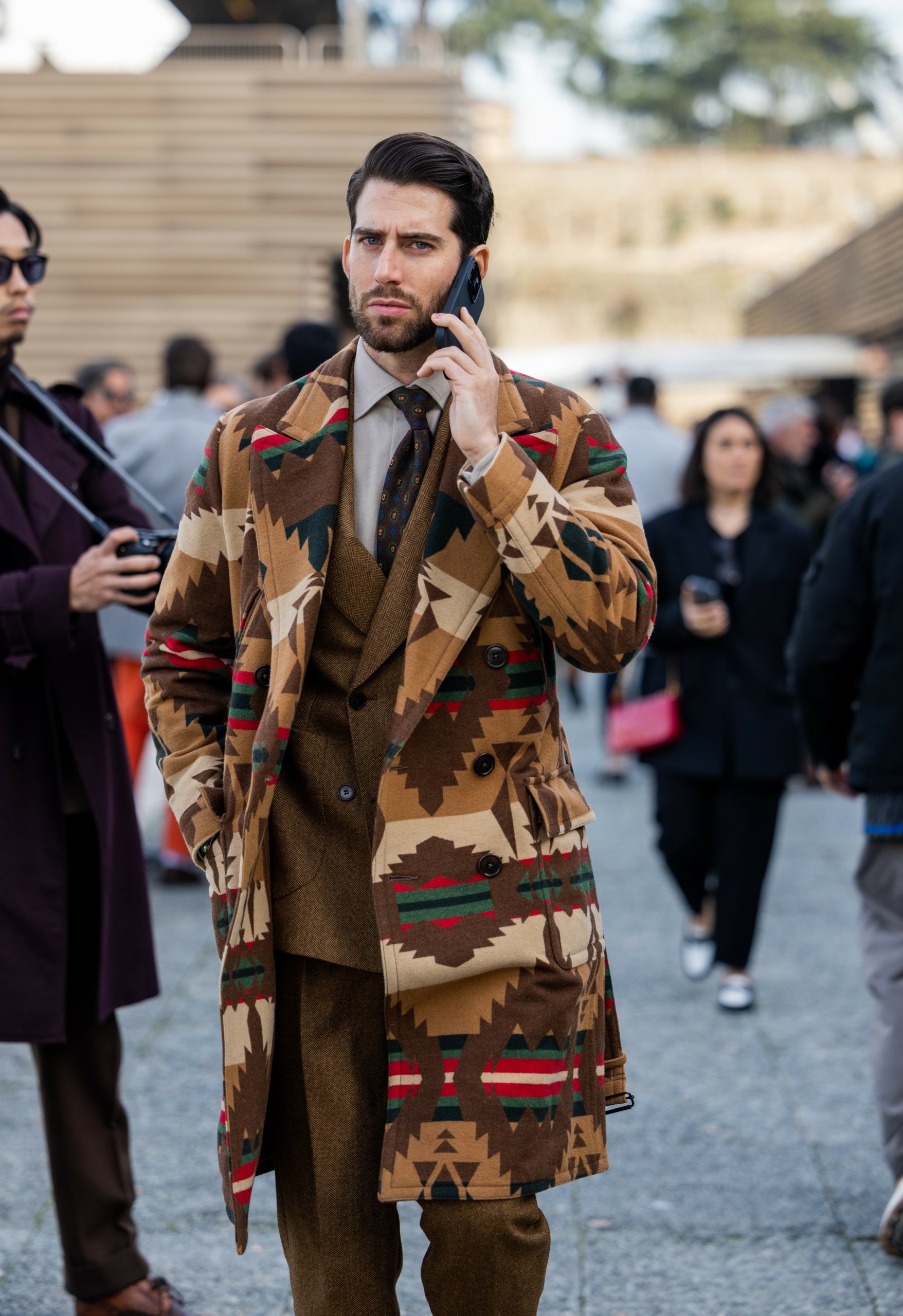 Αυτή είναι η γιορτή του ανδρικού στυλ – Τα πιο “ψαγμένα” και εκκεντρικά ντυσίματα που κάνουν τον γύρο του κόσμου