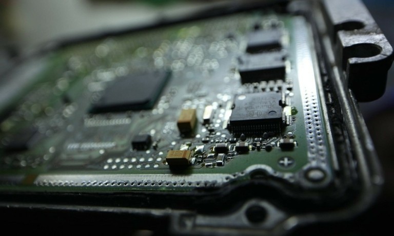 Τσιπ – ημιαγωγοί: Ποιοι ασκούν πιέσεις για αύξηση παραγωγής στην Ευρώπη