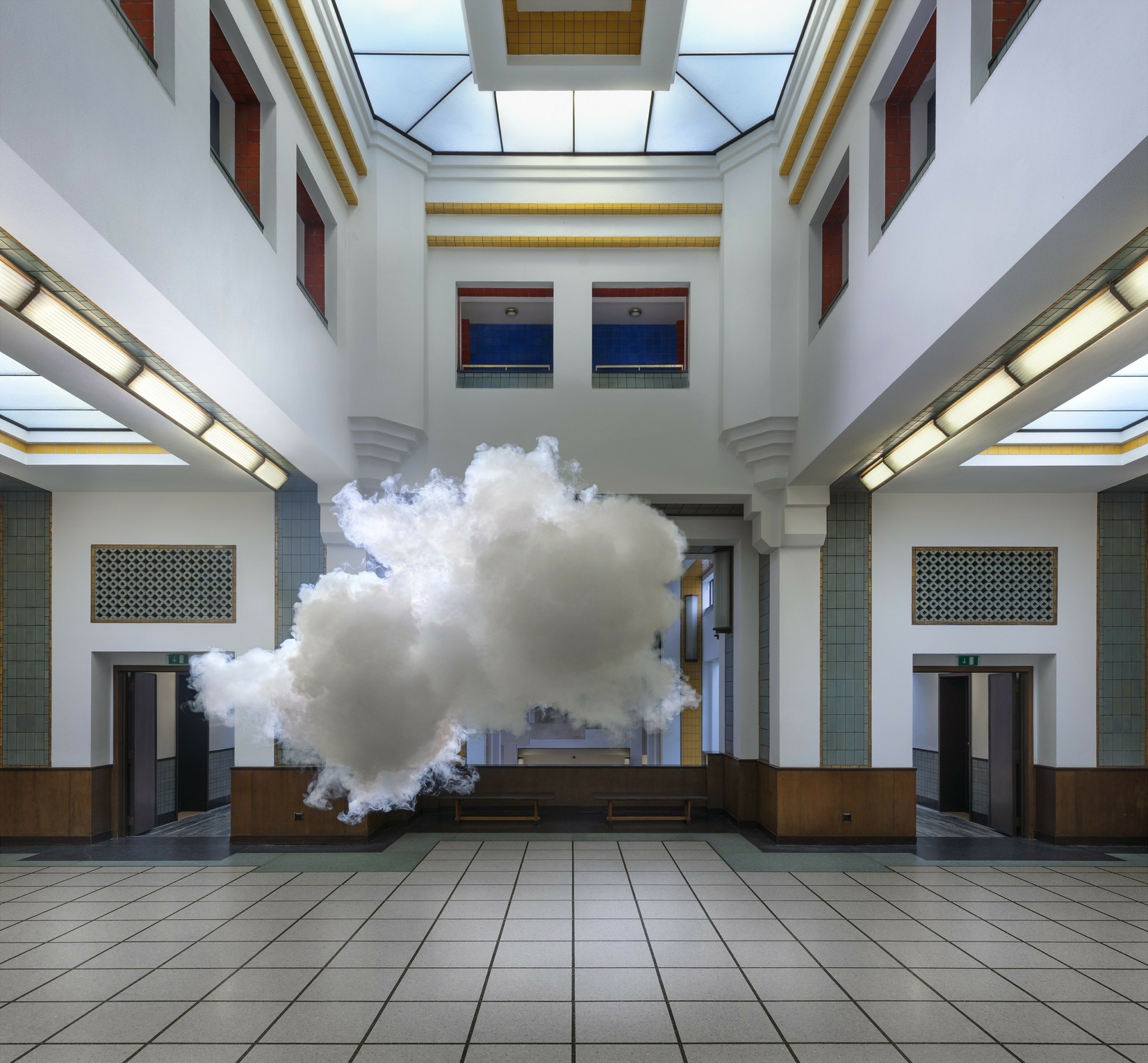 Πώς ένας επίμονος καλλιτέχνης δημιουργεί τέλεια σύννεφα και τα εκθέτει για λίγα δευτερόλεπτα