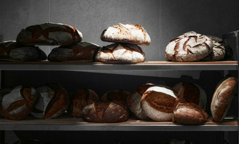 Οι φούρνοι που δημιουργούν τάσεις – Η τέχνη του ψωμιού και οι ουρές για τα λαχταριστά γλυκά