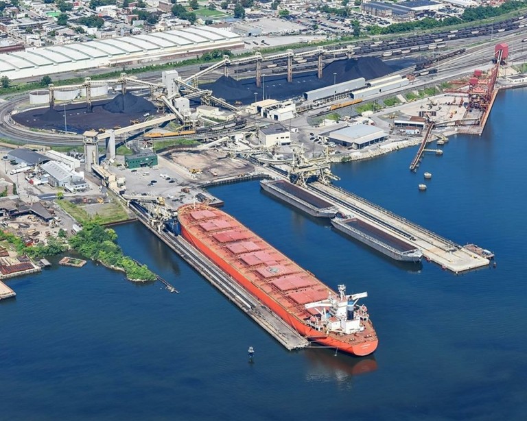 Ελληνικά πλοία μεταφέρουν τα περισσότερα φορτία από τα ρωσικά λιμάνια  