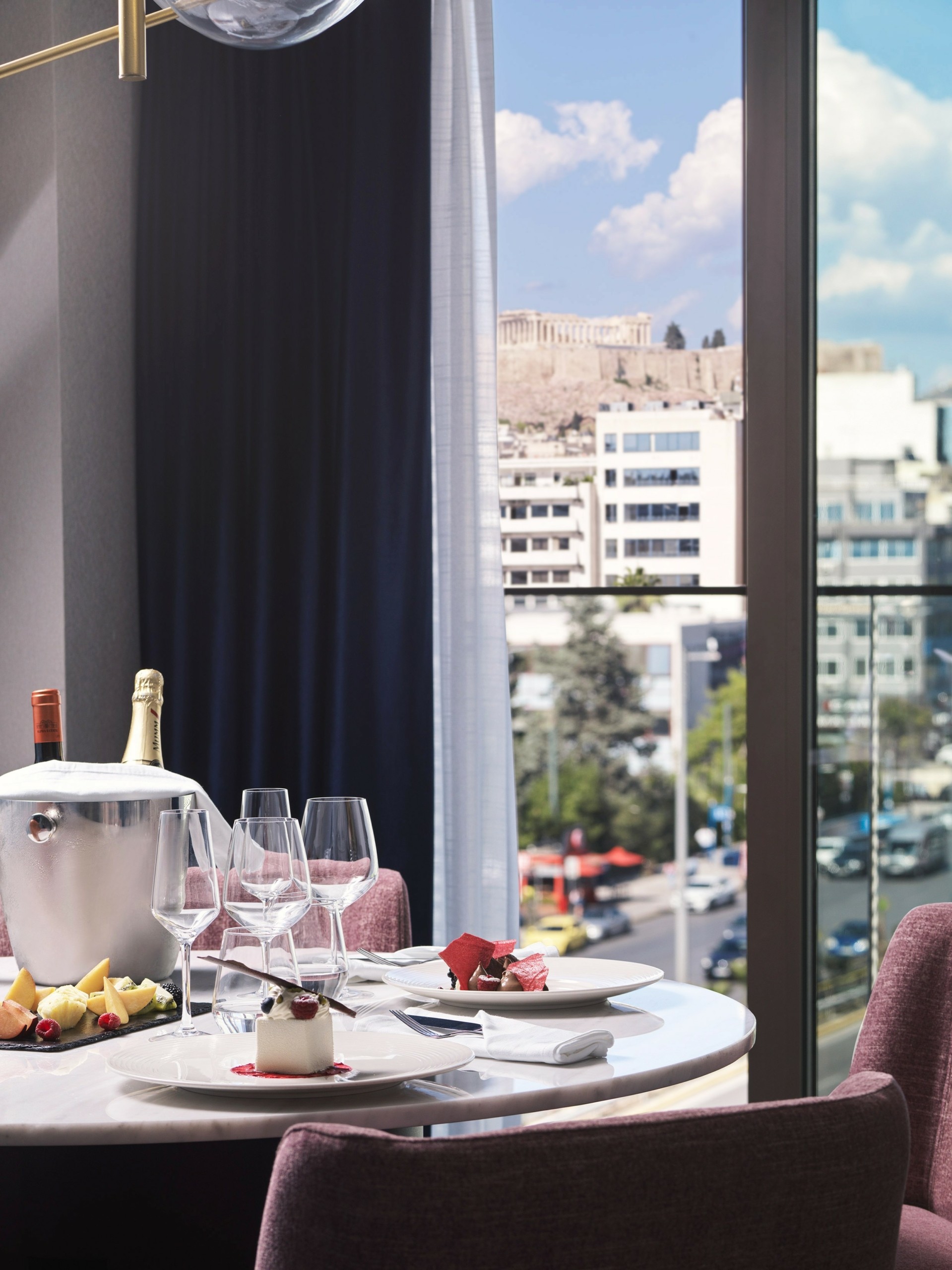 Δωμάτιο με θέα: Η corner suite 484 του Grand Hyatt Athens